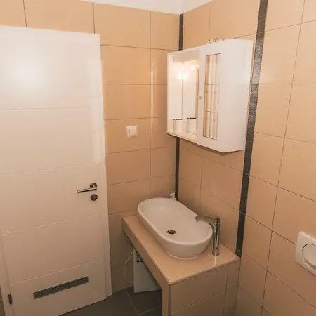Apartman Tihana Apartment *